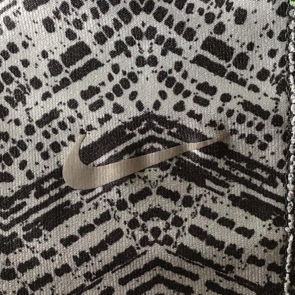 NIKE DRI FIT NEON YELLOW CAPRI LEGGINGS SMALL - Picture 14 of 14